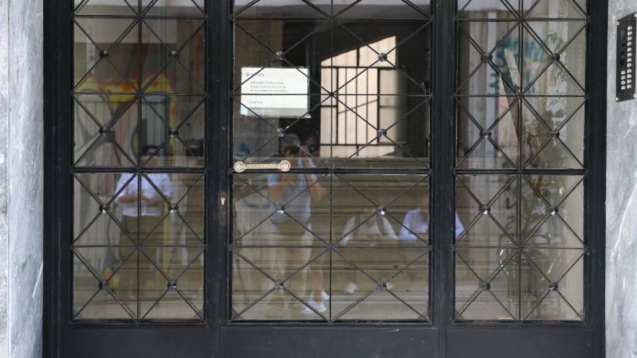 Κυψέλη: Αυτό είναι το ζευγάρι που κρατούσε το νεκρό βρέφος μέσα στο διαμέρισμα – Η φωτογραφία «μυστήριο» με το παιδικό καρότσι