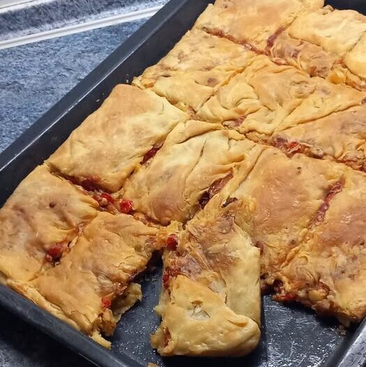 Η πιο μυρωδάτη μανιταρόπιτα με σπιτικό φύλλο – Τραγανή απ’ έξω και ζουμερή μέσα!