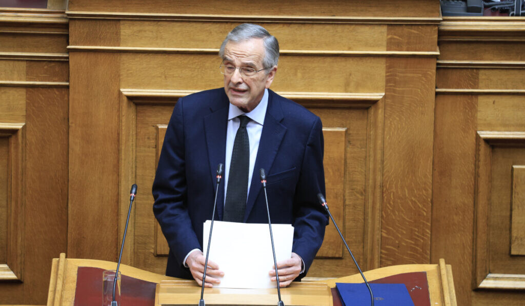 Δεν το περίμενε ούτε ο ίδιος: Οι 3 βουλευτές που χειροκρότησαν τον Αντώνη Σαμαρά μετά την ομιλία του στη Βουλή