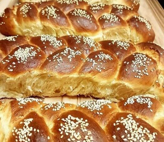 Τα πιο αφράτα τσουρέκια που θα φτιάξεις ποτέ – Μυρωδάτα, κορδονάτα και σαν του φούρνου!