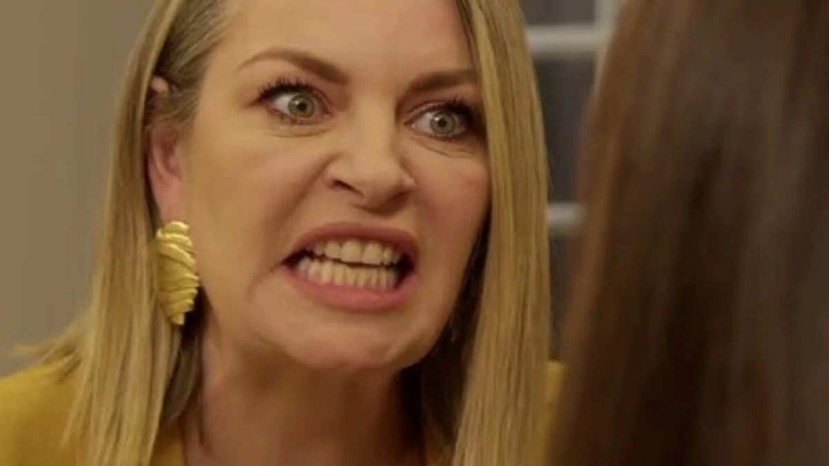 Να μ’ αγαπάς: Πριν το φινάλε η Σοφία βάφει τα χέρια της με αίμα και κάνει φόνο