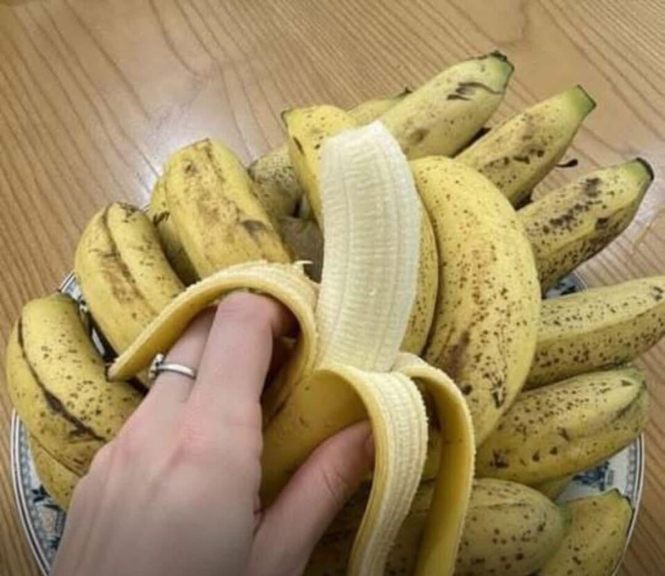 Τρως μπανάνα το βράδυ; Δες τι συμβαίνει στο σώμα σου