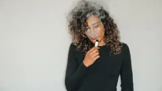 Σοκάρει νέα έρευνα: Το vaping συνδέεται με καρκίνο – Τέλος ο μύθος της «ασφαλούς» εναλλακτικής για το κάπνισμα