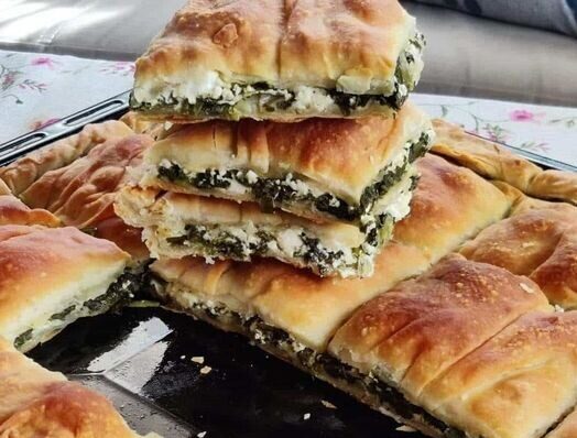 Η σπανακόπιτα με το πιο τραγανό σπιτικό φύλλο – Με κατσικίσιο τυρί και μυρωδικά που μοσχοβολούν!