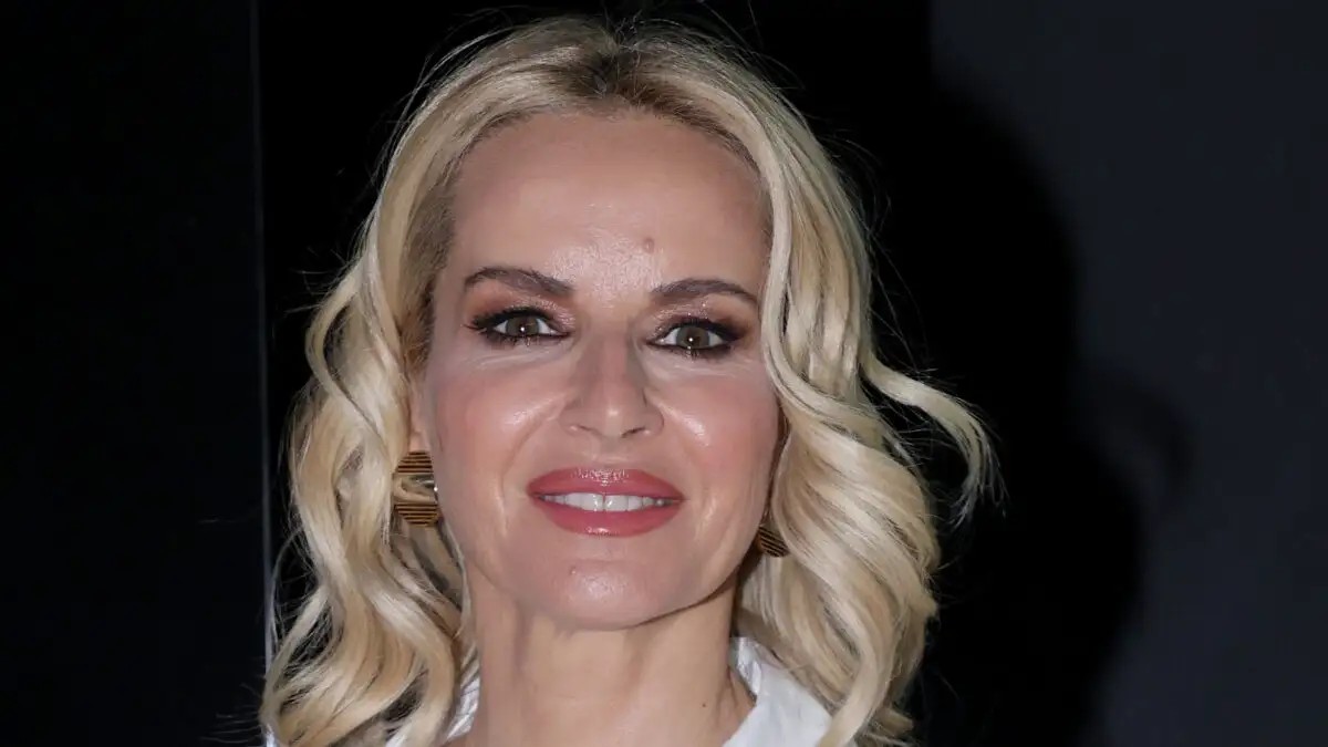 Xαμός με την Μαρία Μπεκατώρου – Πόζαρε για πρώτη φορά φέτος με μαγιό σε πισίνα στο Πήλιο – Το σχόλιο για τα δάκτυλα των ποδιών της