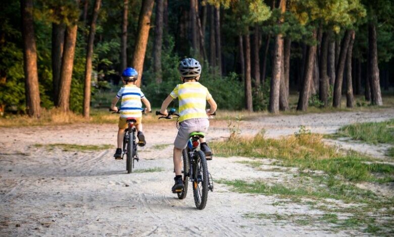 Παιδιά στα Ιωάννινα αγόρασαν ποδήλατα για συνομηλίκους τους, με χρήματα από τους κουμπαράδες τους