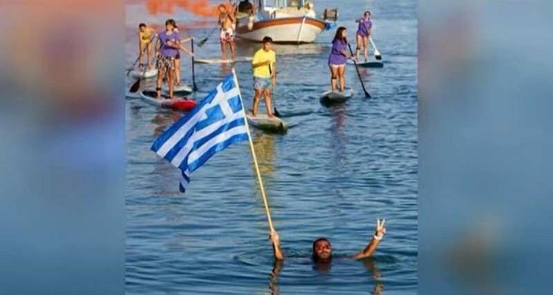 Ο Χαράλαμπος έχει αναπηρία στην όραση αλλά κολύμπησε από την μία άκρη της Κρήτης στην άλλη