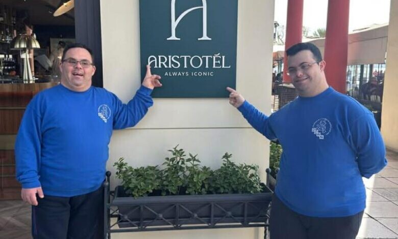 Άτομα με σύνδρομο Down σερβίρουν καφέ σε γνωστό μαγαζί της Θεσσαλονίκης