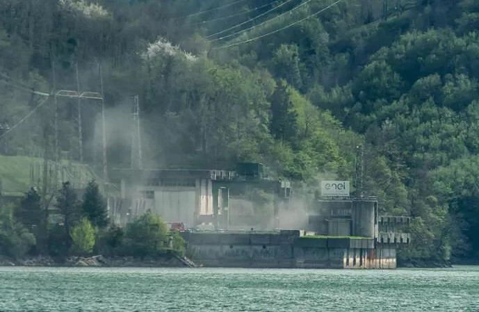 Έκρηξη σε κέντρο παραγωγής υδροηλεκτρικής ενέργειας στην Ιταλία – 6 άνθρωποι αγνοούνται