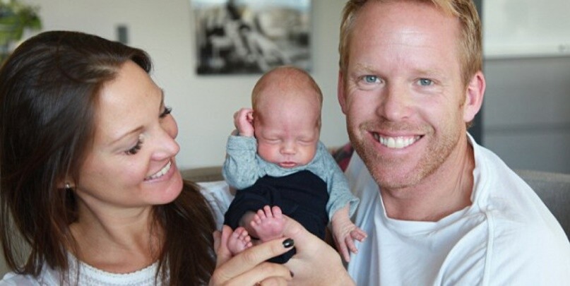 Είναι η πρώτη γυναίκα στον κόσμο που γέννησε με αυτόν τον τρόπο. Αυτό το 1 έτους μωρό είναι ένα ιατρικό θαύμα.