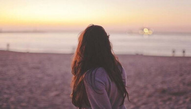 Οι καταθλιπτικοί άνθρωποι λένε πιο συχνά αυτές τις 6 λέξεις – Αν τις χρησιμοποιείς, πρόσεξε…