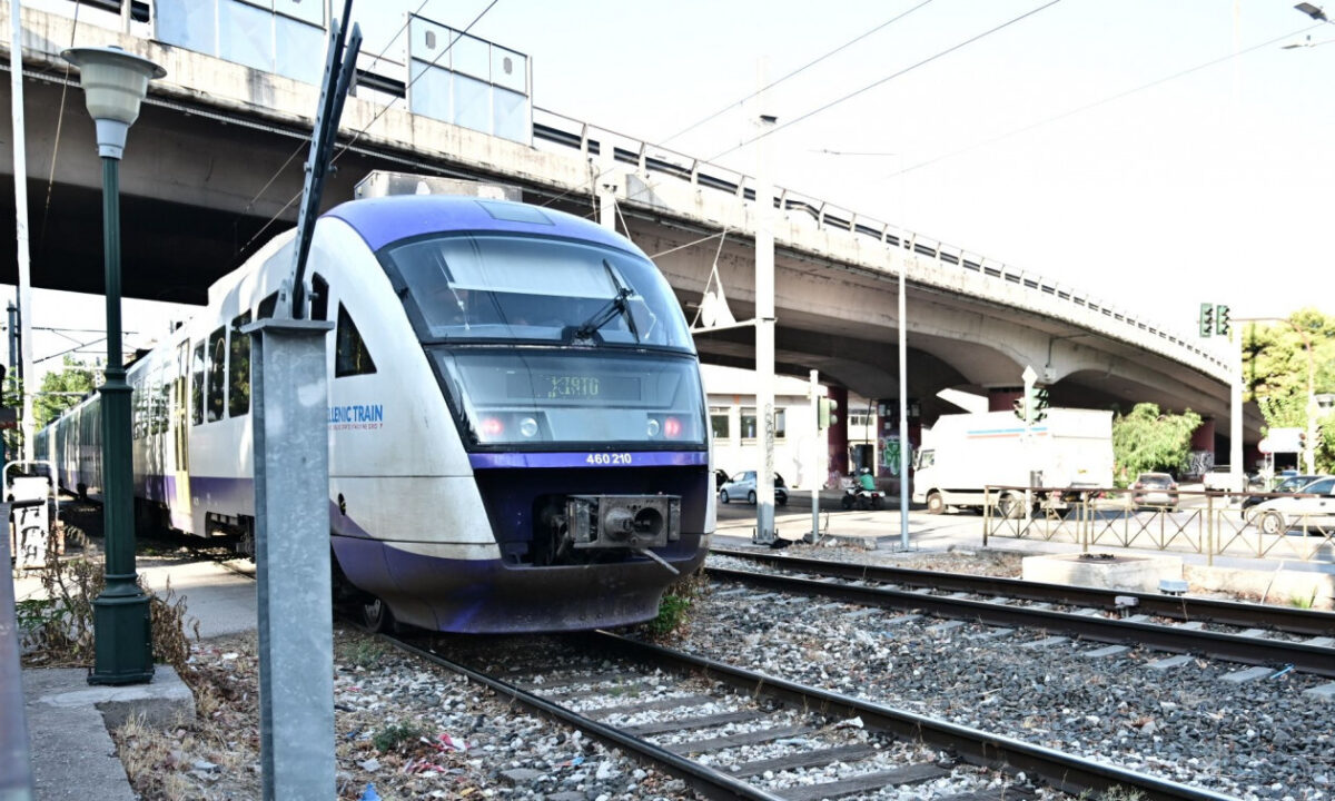 Avαστάτωσn στη Λάρισα: Τρένο μπήκε σε λάθoς γραμμή και κινούνταν Avάπoδα για αρκετά χιλιόμετρα