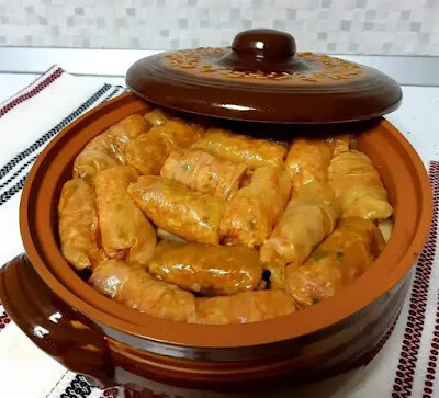 Λαχανοντολμάδες της γιαγιάς στη γάστρα που λιώνουν στο στόμα – Δεν θα ξαναβάλεις κατσαρόλα