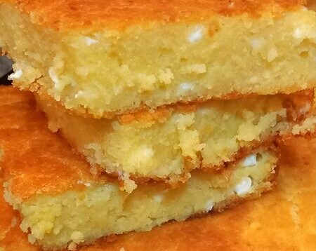 Παραδοσιακή μπομπότα με φέτα – Η εύκολη συνταγή που θυμίζει παλιά