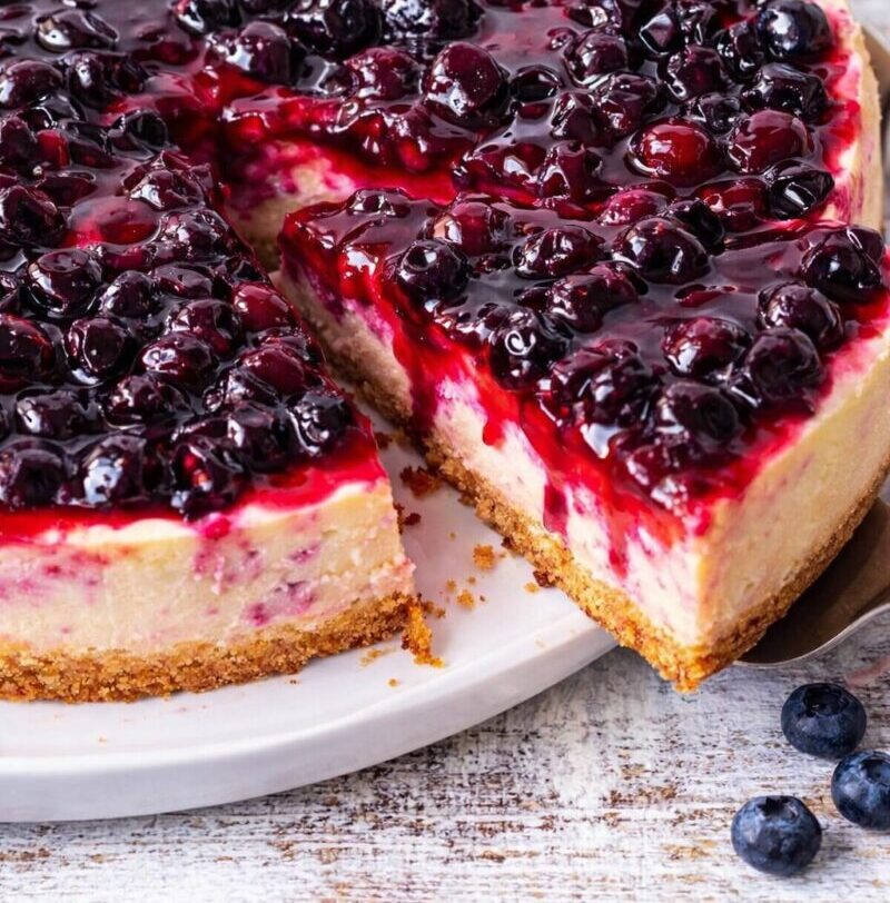 Cheesecake ψυγείου με βατόμουρα: Το εύκολο γλυκό χωρίς φούρνο που θα λατρέψεις