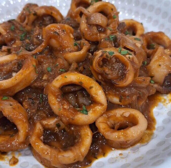 Καλαμαράκια που βγαίνουν λουκούμι και δεν μένει σάλτσα