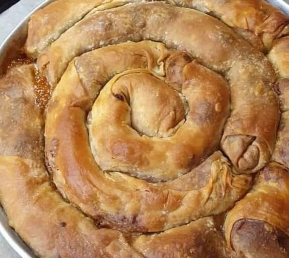 Όποτε φτιάχνω αυτή την κολοκυθόπιτα γλυκιά στο σπίτι εξαφανίζεται αμέσως – Μυρίζει κανέλα σε όλη την κουζίνα!