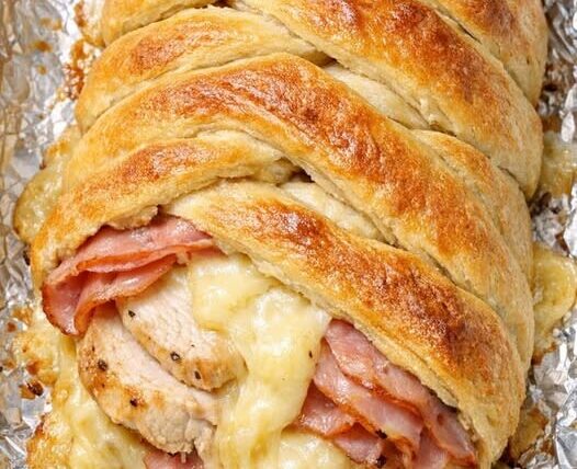 Εύκολη κοτόπιτα με σφολιάτα και 4 υλικά, γρήγορη συνταγή για ζουμερό και νόστιμο φαγητό στον φούρνο