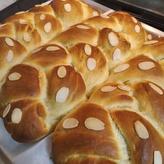 Από τώρα αρχίζω να φτιάχνω αυτά τα τσουρέκια για το Πάσχα – Είναι τόσο αφράτα που δεν μένει ούτε ψίχουλο!