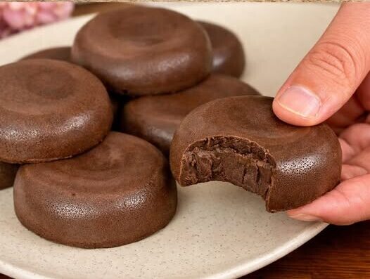 Αφράτα σοκολατένια mini cakes: Εύκολη συνταγή με κακάο