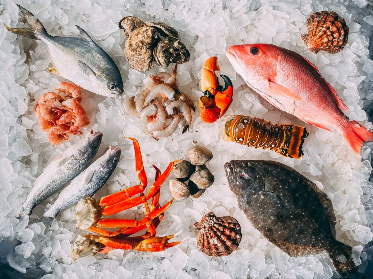 «Τηγανίλα» τέλος: Το έξυπνο κόλπο για να τηγανίζετε ψάρια χωρίς να μυρίζει η κουζίνα σας