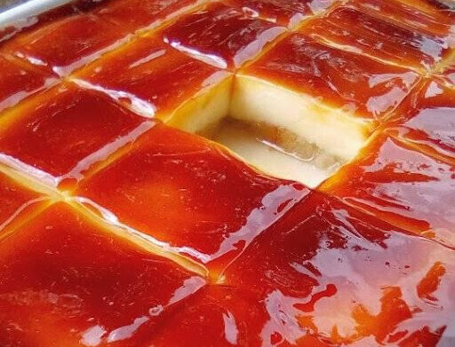 Το πιο εύκολο γλυκό με φρυγανιές, κρέμα και καραμέλα – Λιώνει στο στόμα!