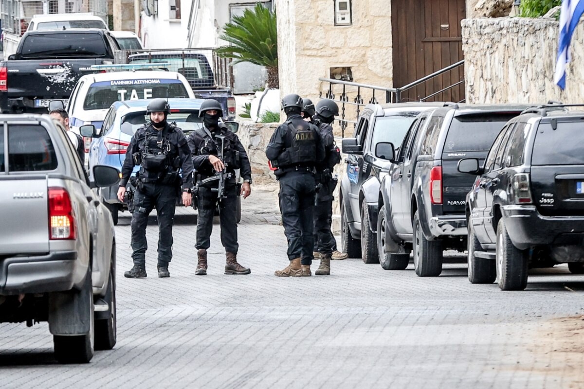 EKTAKTO TΩΡΑ: Βορίζια – Παραδίδονται στις Αρχές τα τρία αδέλφια