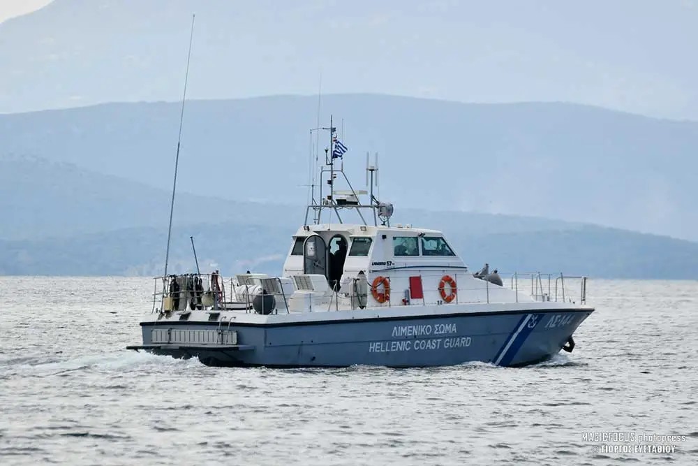 EKTAKTO ΤΩΡΑ: 4 vεκpoi σε vαuάγιo