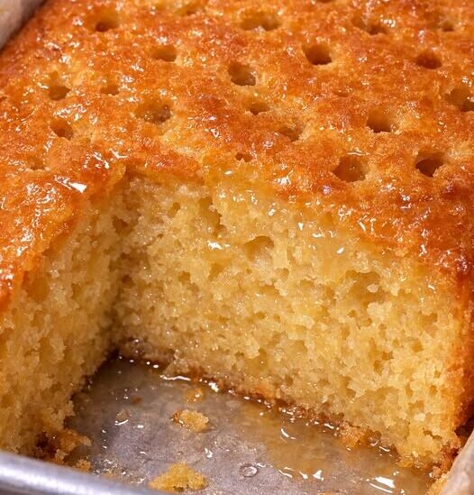 Το πιο αφράτο και υγρό κέικ που έχεις δοκιμάσει ποτέ – δεν θα το αλλάξεις ξανά