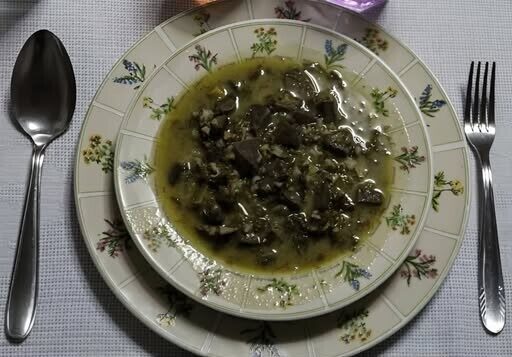 Όλοι την τρώμε αλλά κανένας δεν ξέρει τι σημαίνει – Τι συμβολίζει η μαγειρίτσα το Μεγάλο Σάββατο