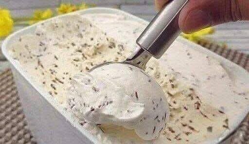 Με 4 υλικά και χωρίς παγωτομηχανή έφτιαξα παγωτό και δεν έμεινε ούτε κουταλιά