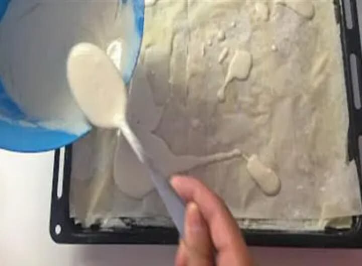 Το κόλπο με τον χυλό που κάνει την πίτα με φύλλο να μοιάζει χειροποίητη