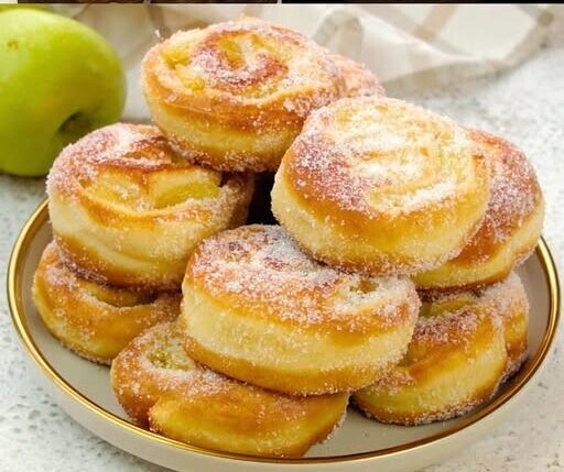 Τηγανητά ρολάκια μήλου – Ανάμεσα σε ντόνατ και μηλόπιτα