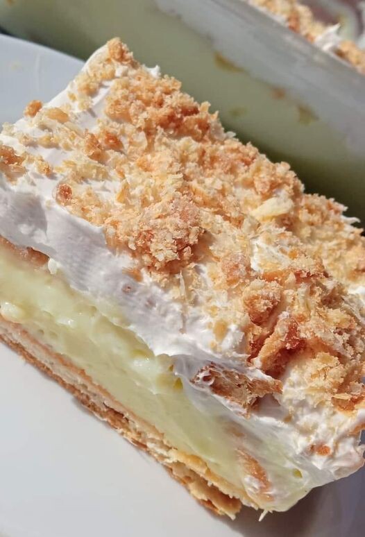 Σπιτικό μιλφέιγ σαν ζαχαροπλαστείου με αφράτη κρέμα – το γλυκό που γίνεται σε 10 λεπτά