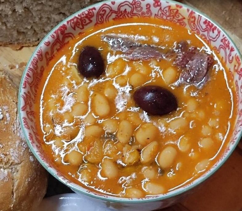 Η φασολάδα που μοσχομυρίζει μαμά και χωριό – δεν θα μείνει κουταλιά!