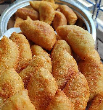 Τυροπιτάκια αφρός που δεν προλαβαίνουν να κρυώσουν