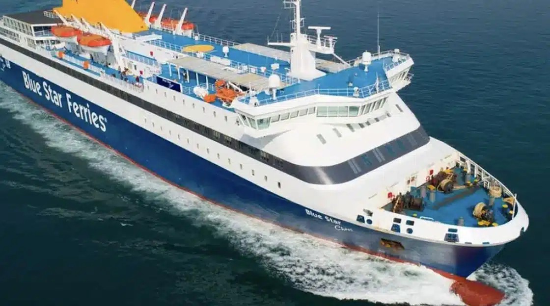 Nεκpoς 20χρονος ναυτικός από συρόμενη πόρτα στο γκαράζ του πλοίου Blue Star