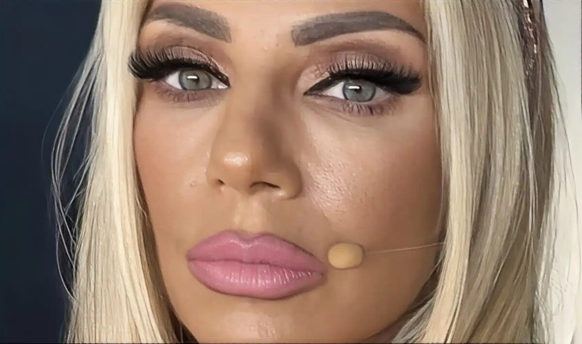 Έλενα Τσαβαλιά: Οι 60άρες ίσον με 3×20άρες – Οι σέλφι φωτογραφίες στο Δελφινάριο που βλέπει ο Μάρκος Σεφερλής και Tpελαivεται