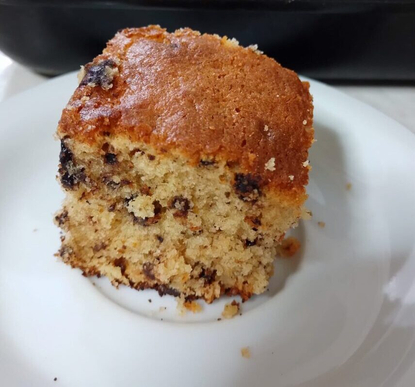 Το απόλυτο κέικ ταψιού με καρύδια και σοκολατένια γεύση