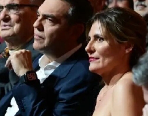 Όλοι κοιτούσαν εκείνη και όχι τον Τσίπρα: ΓΙΑΤΙ τράβηξε όλα τα βλέμματα η Μπέττυ Μπαζιάνα στο Παλλάς