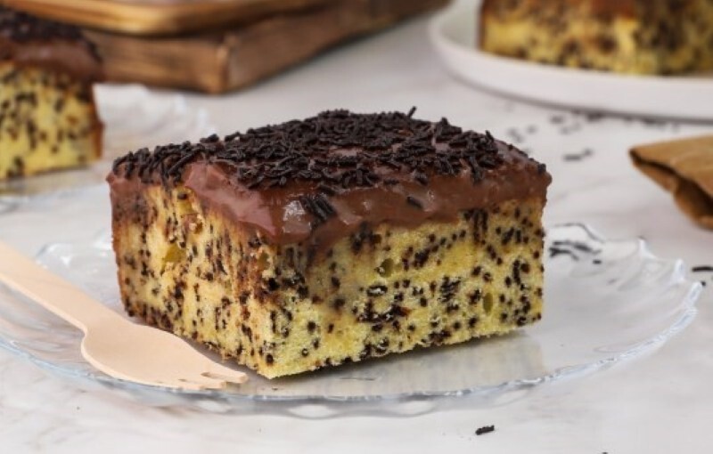 Αφράτο νηστίσιμο μυρμηγκάτο κέικ χωρίς μίξερ – Λιώνει στο στόμα