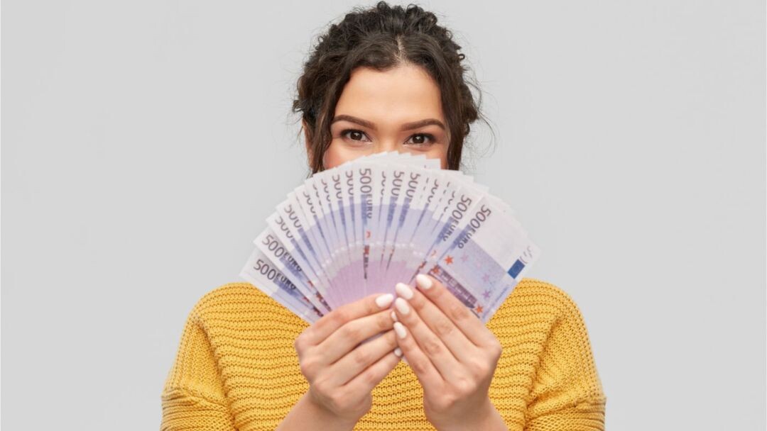 3 ζώδια θα έχουν απρόσμενα έσοδα από αύριο: Τους χαμογελά η τύχη στα οικονομικά