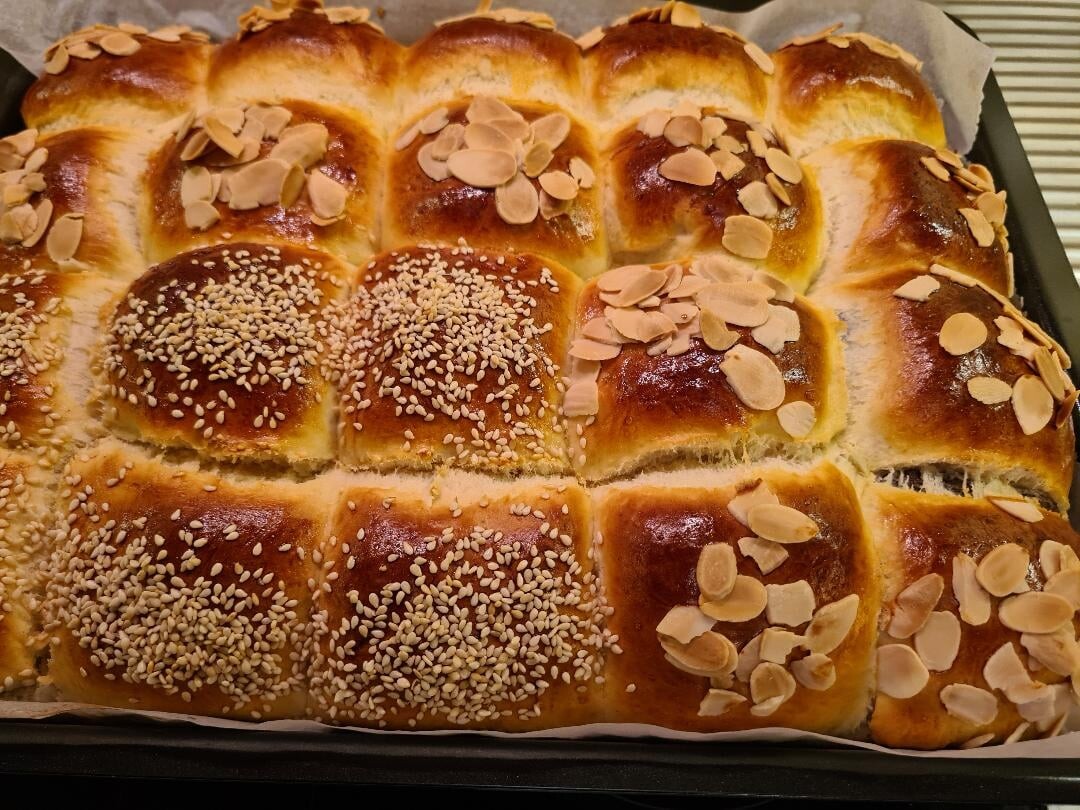 Τα ξανάφτιαξα και εξαφανίστηκαν: Τα πιο αφράτα γεμιστά τσουρεκάκια