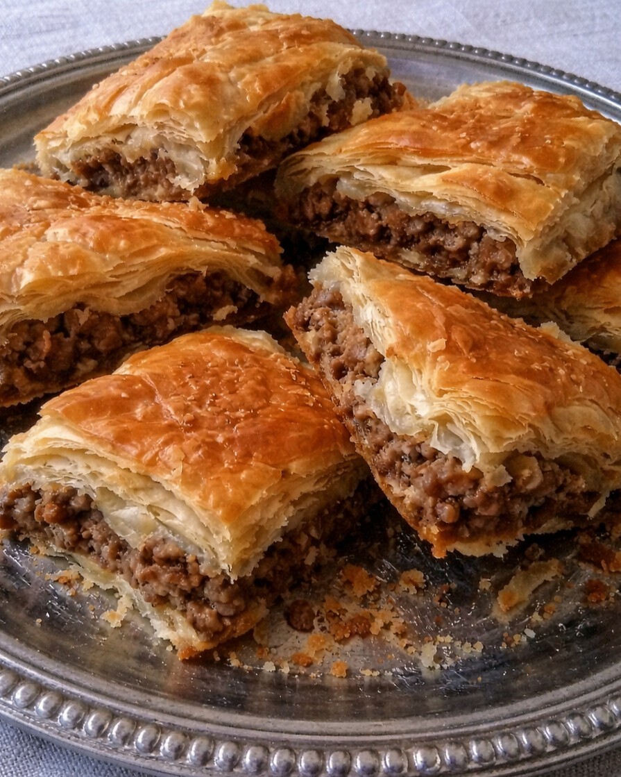 Κιμαδόπιτα χωριάτικη: Η συνταγή για τραγανό φύλλο και ζουμερή γέμιση