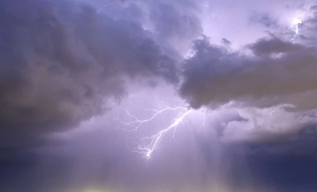 Έρχεται ακραία και επικίνδυνη καταιγίδα 48 ωρών – Οι 10 περιοχές που είναι στο «κόκκινο»