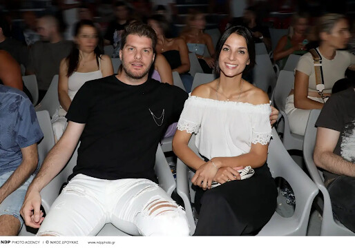 Λούκας Γιώρκας για την σύζυγό του: «Δεν την ήξερα! Μπήκε στο καμαρίνι την άρπαξα από το λαιμό