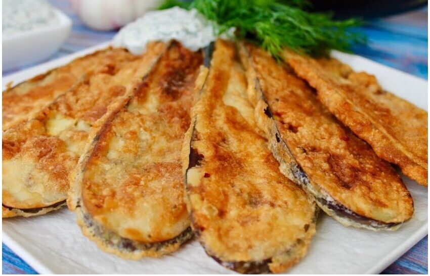 Μελιτζάνες «Χωριάτικες» με Σκορδάτη Sauce: Το Καλοκαίρι στο Πιάτο σας!