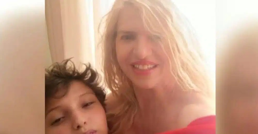 «Ξαφνικά υπάρχει μία καινούργια ζωή» συγκλονίζει η μητέρα του 18χρονου Μάριου που έκανε μεταμόσχευση ήπατος στην Ιταλία