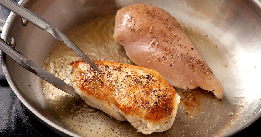 Μην ξαναπετάξετε την πέτσα από το κοτόπουλο, σύμφωνα με τους γιατρούς είναι ό,τι καλύτερο για την υγεία σας