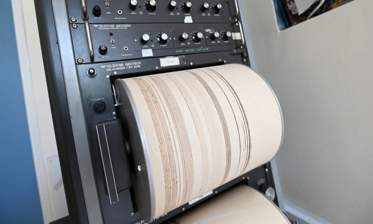 ΕΚΤΑΚΤΟ: ΔΙΠΛΟΣ ΣΕΙΣΜΟΣ ΤΩΡΑ ΣΤΗ ΧΩΡΑ ΜΑΣ – ΣΤΟΥΣ ΔΡΟΜΟΥΣ ΟΙ ΚΑΤΟΙΚΟΙ